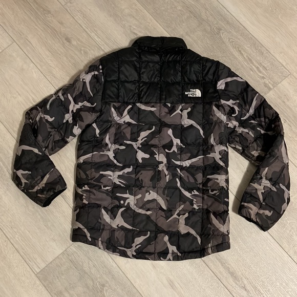 North Face boys medium / 10/12 years, padded winter jacket. - Picture 4 of 7